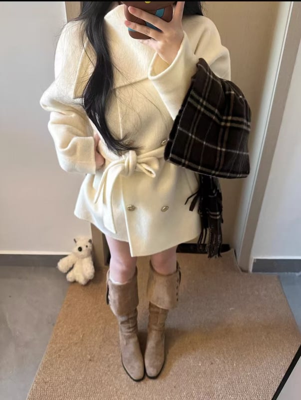 Női gyapjú kabát sálgallérral, laza szabás, középhosszú, kézzel varrt, két soros gombolás