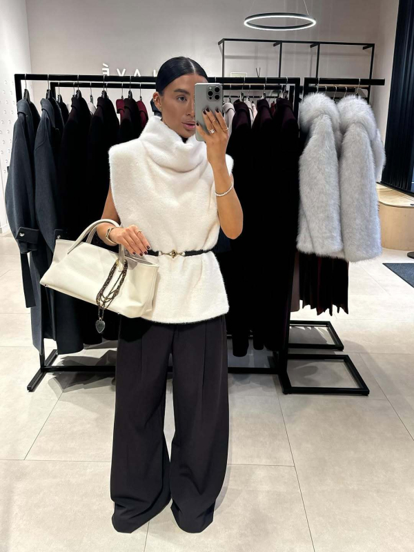Vesta od umjetnog krzna bez rukava, Half-Turtleneck ovratnik, normalna duljina 50–65 cm, poliester materijal, stil zvijezde, jesen 2024