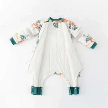 Babák és gyerekek számára készült hálózsák szétválasztott lábakkal, levehető ujjak, keresztcsontnál kapcsokkal, külső és bélés 95% pamut, töltet szintetikus rost