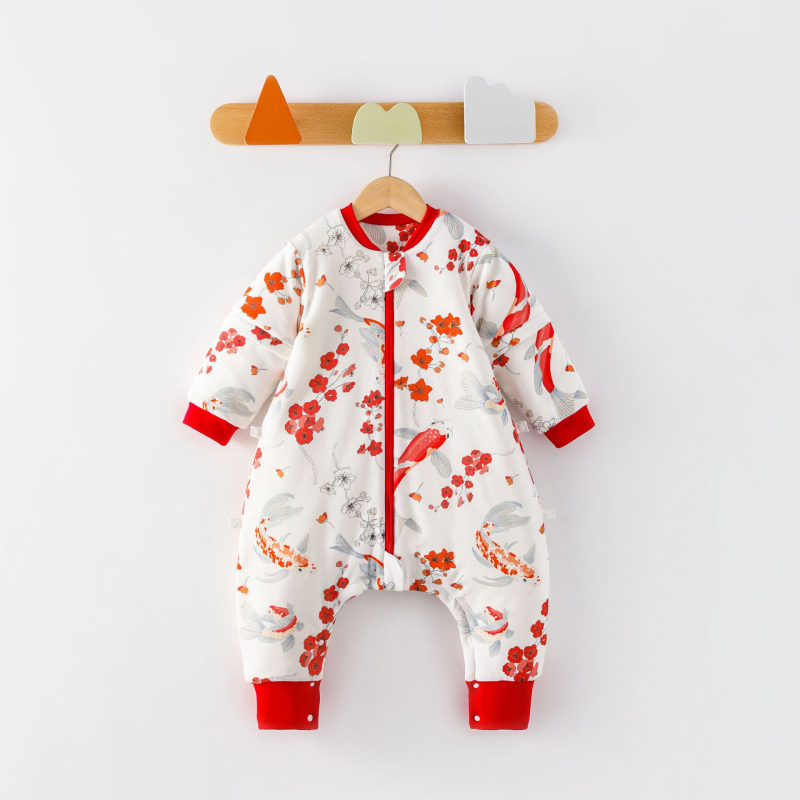 Babák és gyerekek számára készült hálózsák szétválasztott lábakkal, levehető ujjak, keresztcsontnál kapcsokkal, külső és bélés 95% pamut, töltet szintetikus rost