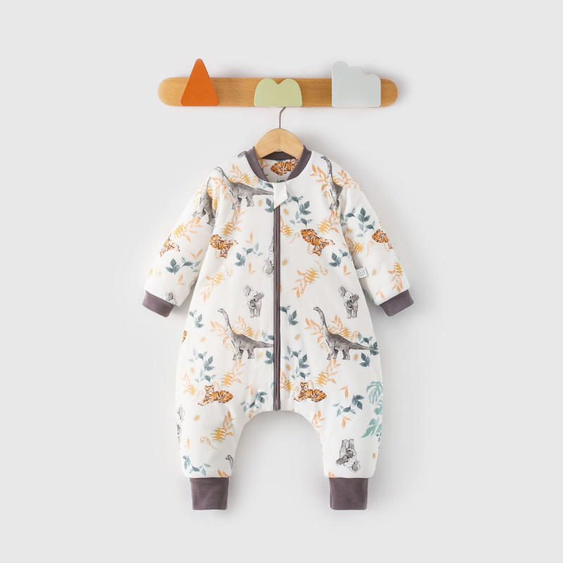 Babák és gyerekek számára készült hálózsák szétválasztott lábakkal, levehető ujjak, keresztcsontnál kapcsokkal, külső és bélés 95% pamut, töltet szintetikus rost