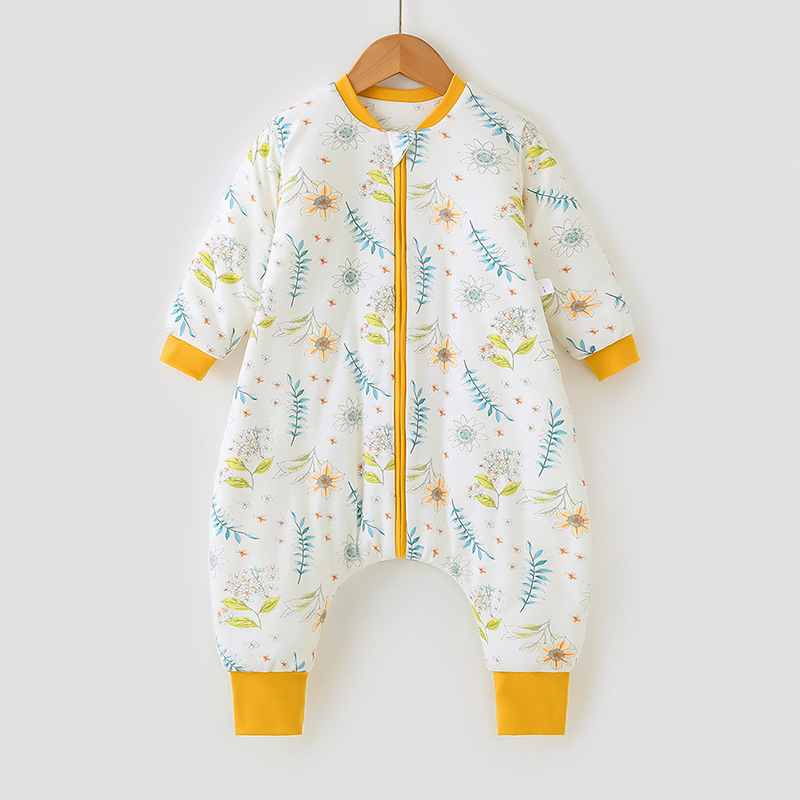 Babák és gyerekek számára készült hálózsák szétválasztott lábakkal, levehető ujjak, keresztcsontnál kapcsokkal, külső és bélés 95% pamut, töltet szintetikus rost