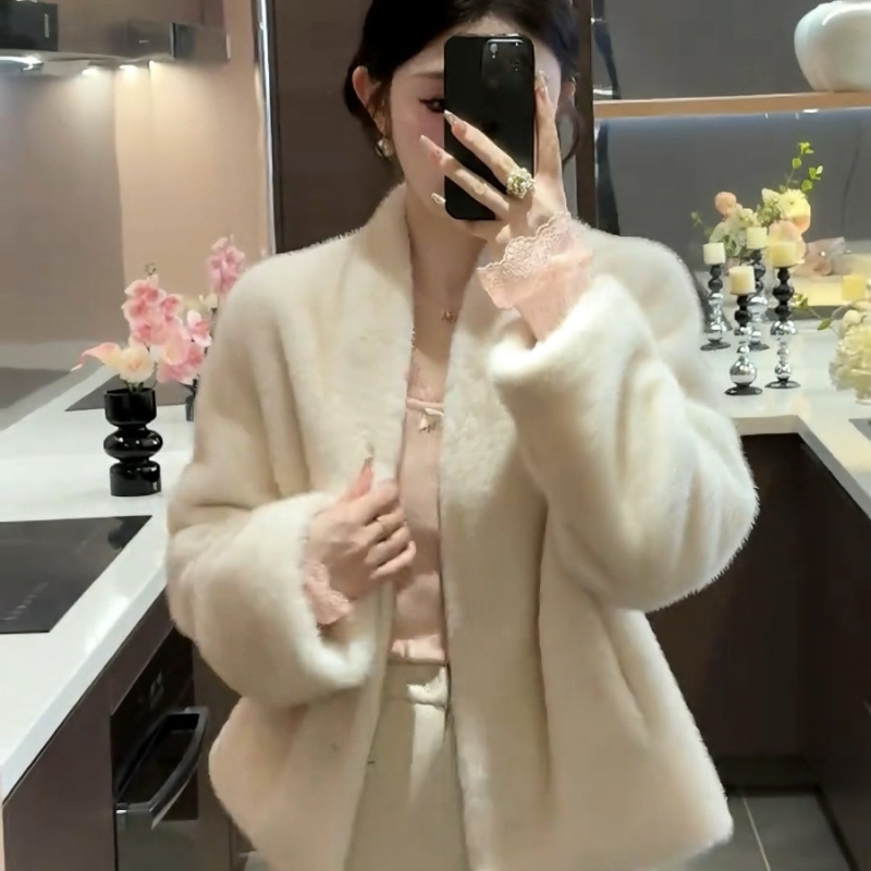 Női műszőrme kabát, V-nyakú, városi stílus, 2025 tél