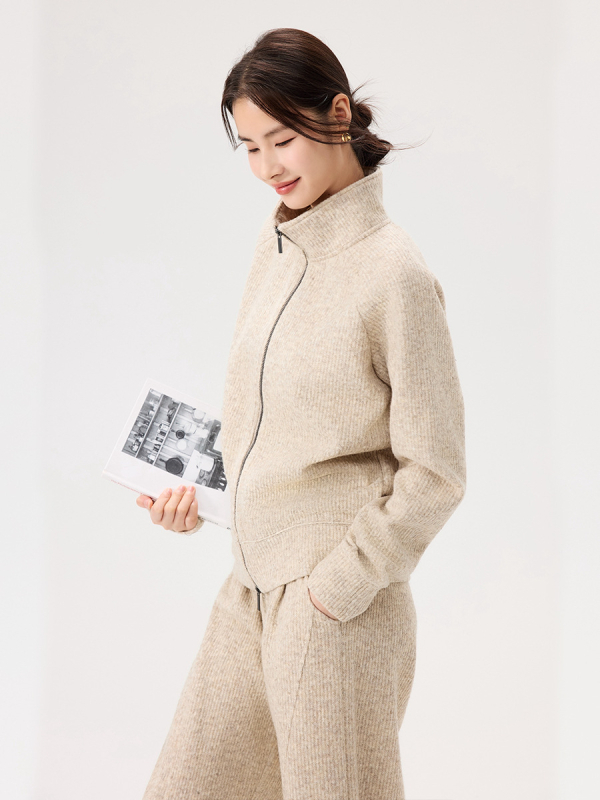 Női kardigán függőleges csíkokkal, vast anyag, laza szabás, hosszú ujjú, cipzárral záródó