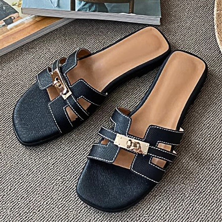 Egypántos nyitott lábujjú szandál, kis csattal; első osztályú bőr felső rész; gumitalp; lapos sarok; egységes minta