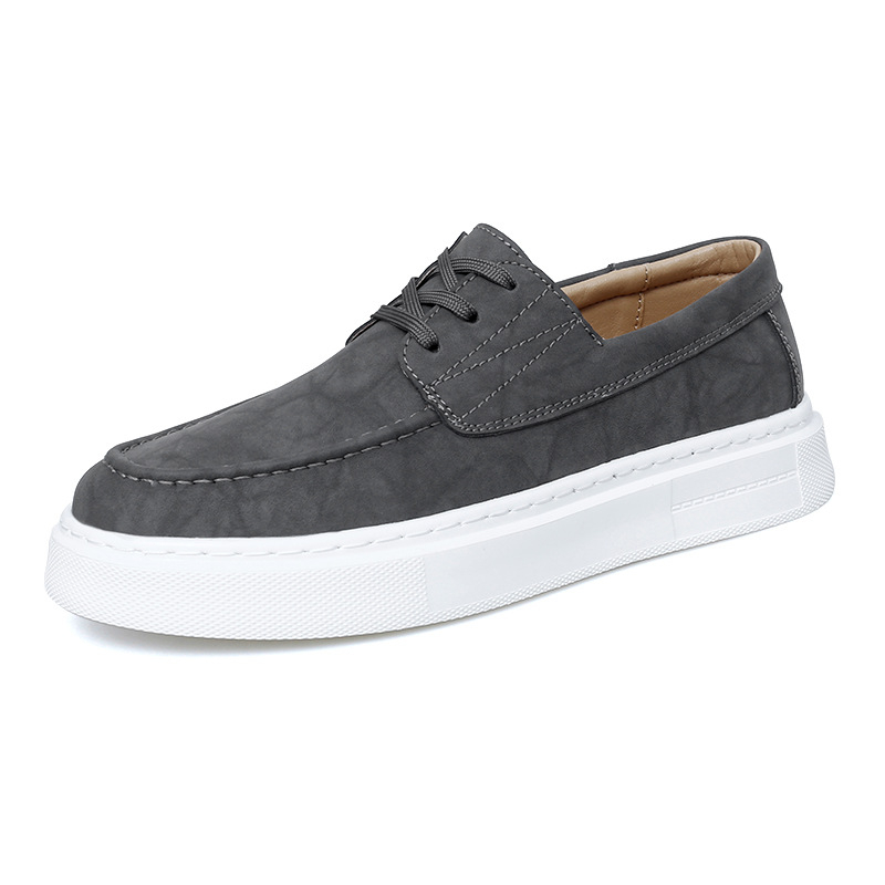 Muške tenisice od prave kože, casual stil; đona od gumene pene; vezanje na vezice; niski članak (Gornji: koža; Stil: casual; Đona: gumena pena; Vezivanje: vezice; Niski članak)