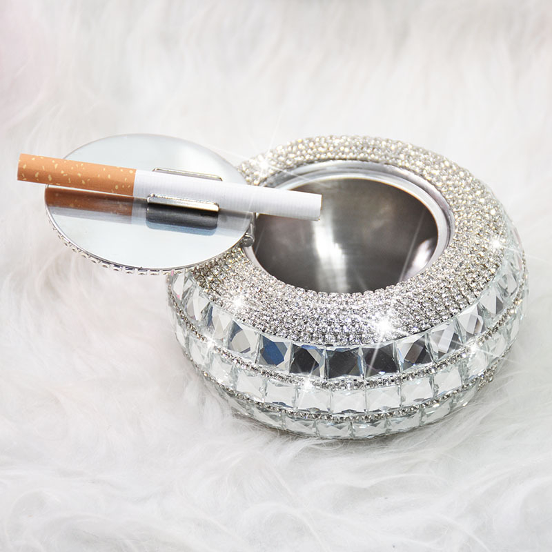 Преносим пепелник с капак, инкрустирани диаманти; метал, модерен стил, лукс; произход Zhejiang
