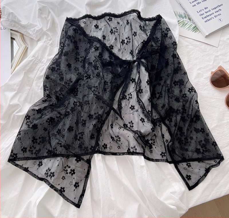 Φούστα bodycon – κορεατικού στυλ, κεντήματα με μικρά λουλούδια, ζώνη με κορδόνι; (Τύπος φούστας: bodycon; Κατηγορία: μισό-φούστα; Μήκος: κοντή; Υλικό: πολυεστέρας με μεταξένια γυαλάδα; Στυλ: εθνο-retro)