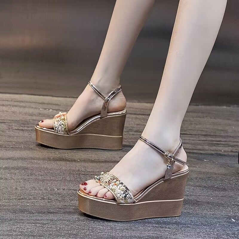 Sandale cu platformă impermeabile, cu strasuri, partea superioară PU, vârf rotund, curele, talpă din cauciuc, închidere cu o cataramă