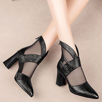 Női casual szandál etnikus mintával, velúr felsőrész, gumitalp, klínes sarok, kör alakú orr