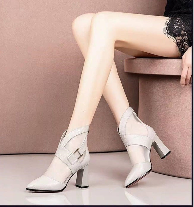 Női casual szandál etnikus mintával, velúr felsőrész, gumitalp, klínes sarok, kör alakú orr