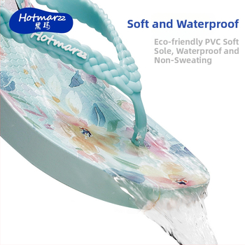 Női platformos szandál, pánt a lábujjak között, PVC felső és talp, laza stílus, nyár 2025