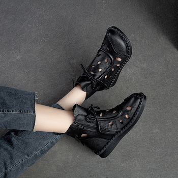 Női római stílusú szandál klínnel, kerek orrú, elülső pánt, felső rész top-grain marhabőrből, bélés disznó bőrből, talp teheneszsine, 3–5 cm klín