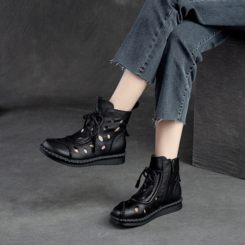 Női római stílusú szandál klínnel, kerek orrú, elülső pánt, felső rész top-grain marhabőrből, bélés disznó bőrből, talp teheneszsine, 3–5 cm klín