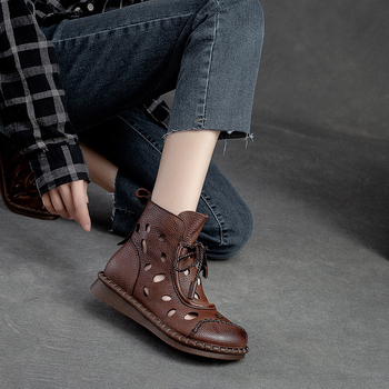 Női római stílusú szandál klínnel, kerek orrú, elülső pánt, felső rész top-grain marhabőrből, bélés disznó bőrből, talp teheneszsine, 3–5 cm klín