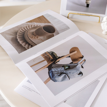Fotografické rekvizity v štýle Ins-Style, minimalistický anglický magazín a falošné knihy pre pouličnú fotografiu a domovú dekoráciu