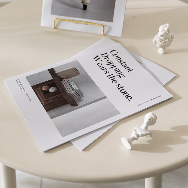 Fotografické rekvizity v štýle Ins-Style, minimalistický anglický magazín a falošné knihy pre pouličnú fotografiu a domovú dekoráciu