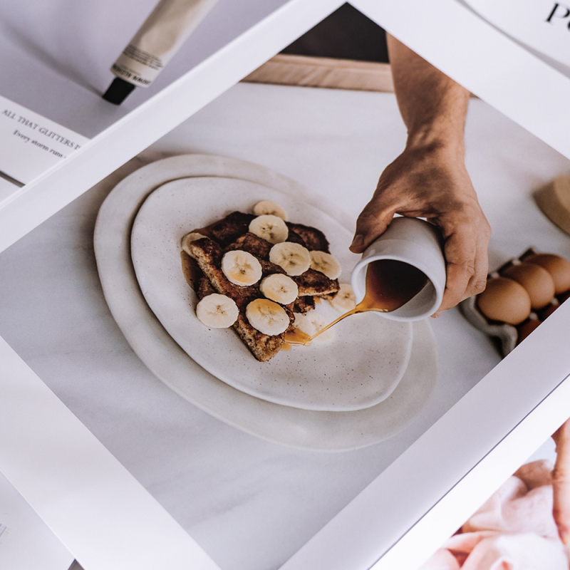 Fotografické rekvizity v štýle Ins-Style, minimalistický anglický magazín a falošné knihy pre pouličnú fotografiu a domovú dekoráciu