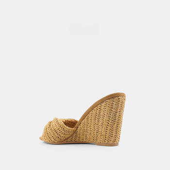 Egypántos szandál, szatén felsőrésszel, európai–amerikai divat, halszerű orr, gumitalp