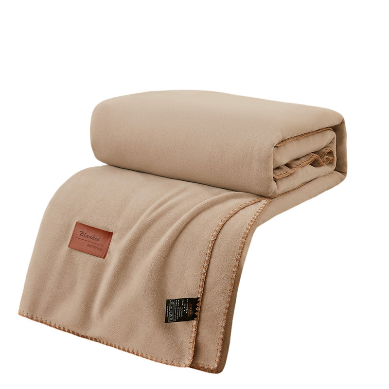 Poliesterska deka coral fleece, imitacija kašmira, težina ispod 300 g, četiri godišnja doba, minimalistički stil