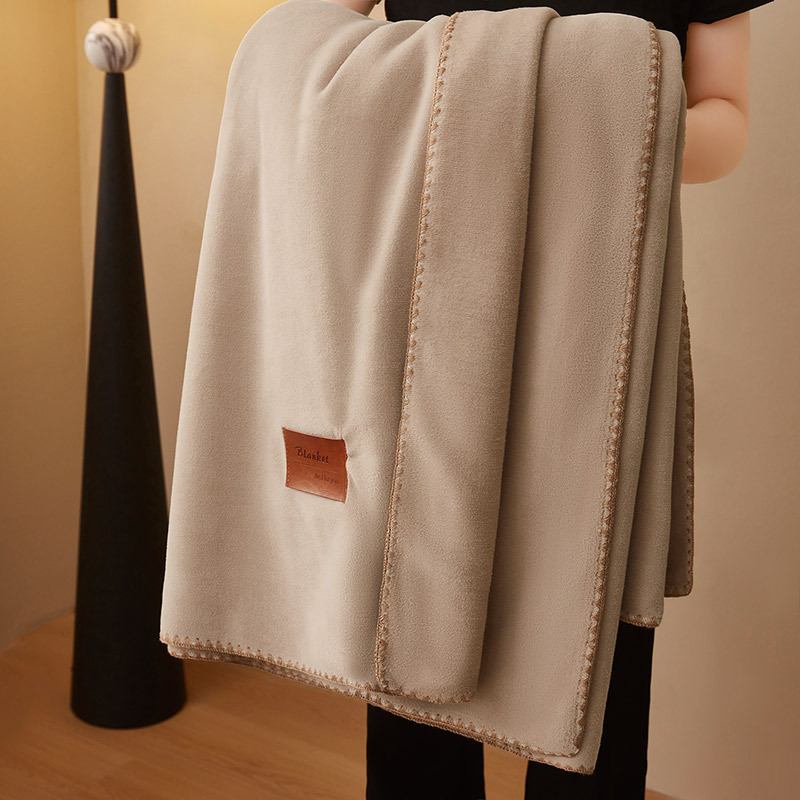 Poliesterska deka coral fleece, imitacija kašmira, težina ispod 300 g, četiri godišnja doba, minimalistički stil