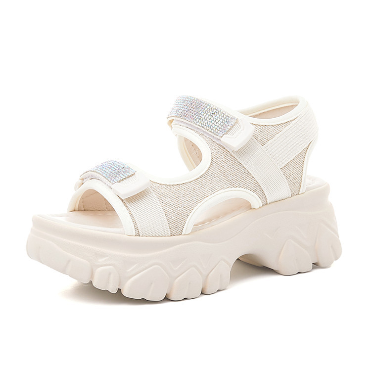 Platformos szandál kristályokkal, Velcro-öv, gumitalpú, textil felsőrész