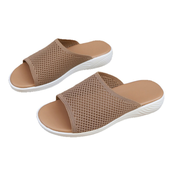 Egypántos szandál, nyitott lábujjú, textil felsőrész, hálós belső, gumi talp, wedge sarok 3 cm (Nyár 2026)