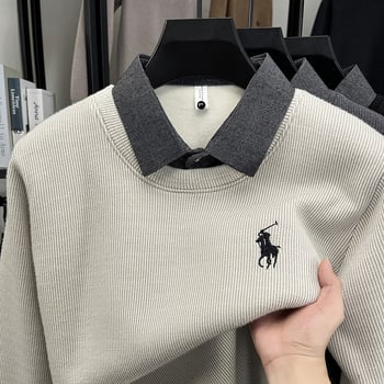 Muški pleteni džemper s kapuljom i ovratnikom košulnog tipa, unutarnja fleece podstava, poliester smjesa 96%, detalj šivanja, ravni kroj