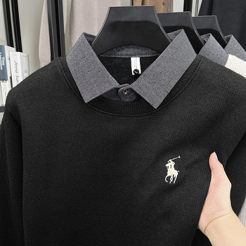 Muški pleteni džemper s kapuljom i ovratnikom košulnog tipa, unutarnja fleece podstava, poliester smjesa 96%, detalj šivanja, ravni kroj