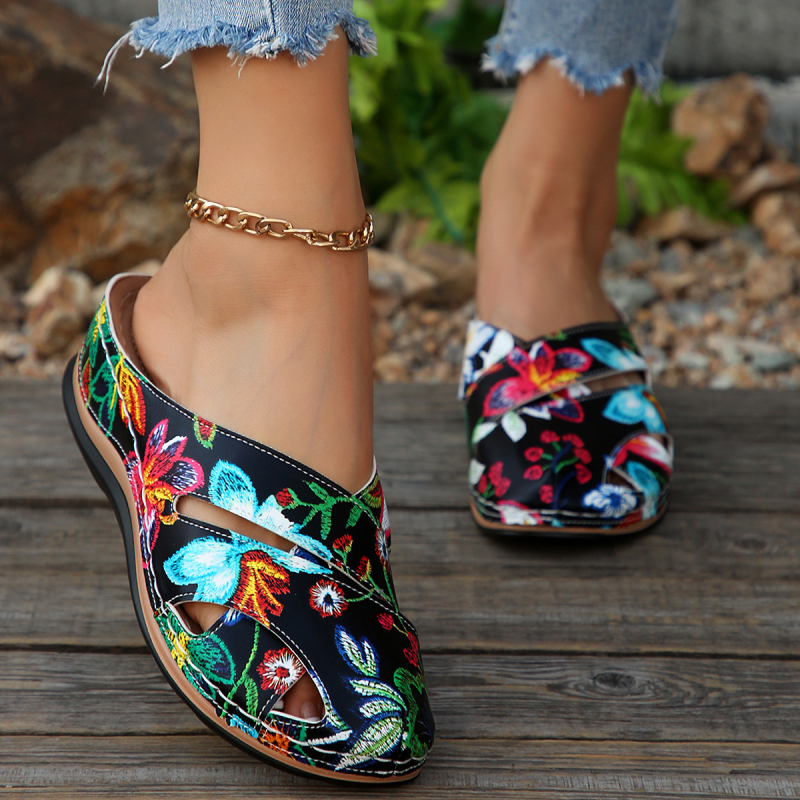 Női slip-on papucs zárt orrúval – PU felső rész és bélés, gumitalp, kerek orr, casual nyár 2025