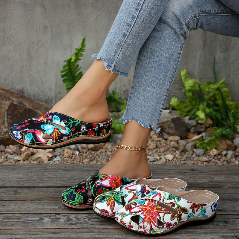 Női slip-on papucs zárt orrúval – PU felső rész és bélés, gumitalp, kerek orr, casual nyár 2025