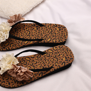 Strand flip-flop papucsok csúszásmentes klín-tokkal (3–5 cm), virágos minta, felső textilek, EVA talp