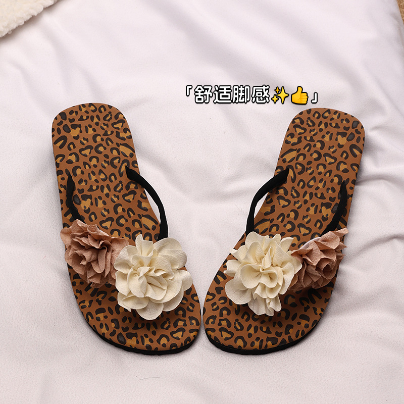 Strand flip-flop papucsok csúszásmentes klín-tokkal (3–5 cm), virágos minta, felső textilek, EVA talp