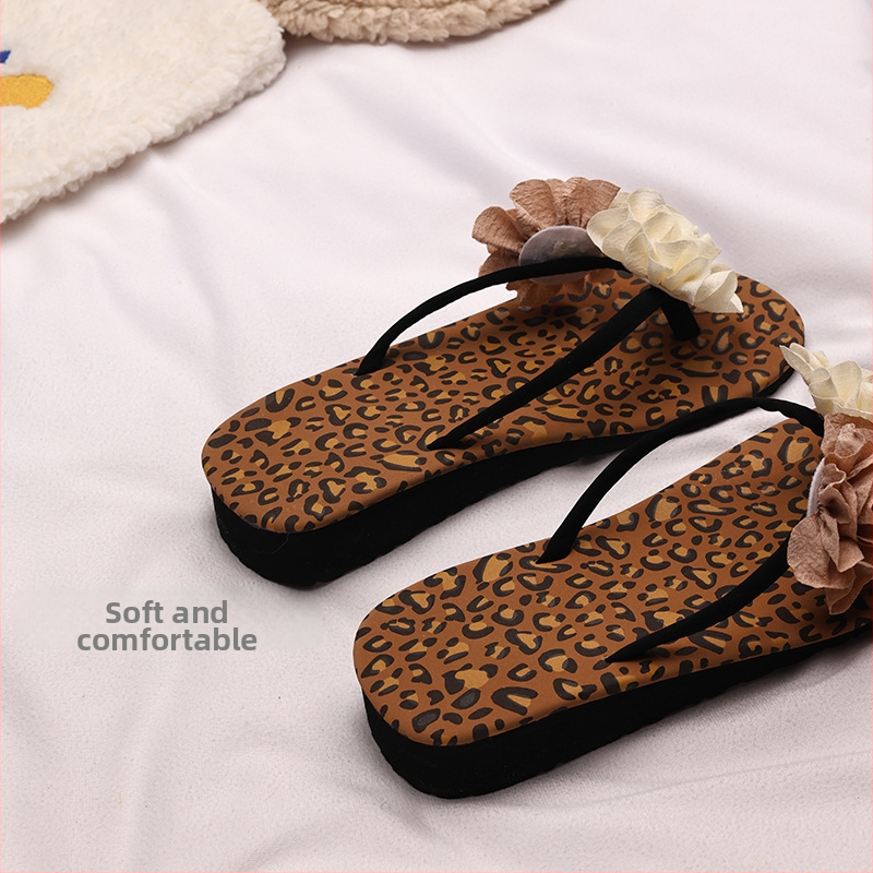 Strand flip-flop papucsok csúszásmentes klín-tokkal (3–5 cm), virágos minta, felső textilek, EVA talp