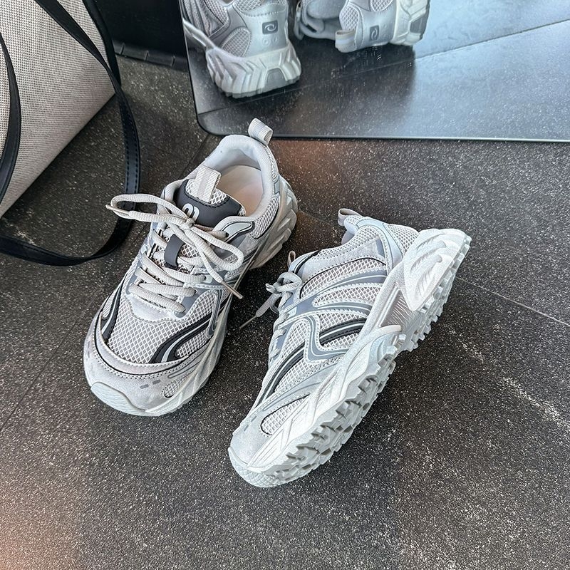 Ženske tenisice Dad Shoes: (prozračna mreža unutarnja, gornji dio od umjetne kože, gumeni potplat, vezanje, visina pete 3–5 cm)