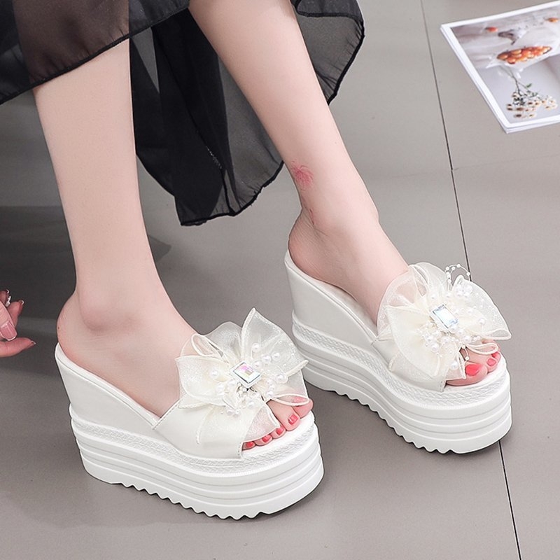 Női szandál klín sarkú, ultra magas sarok (>8 cm), PU felsőrész, gumitalp, thong pánttal