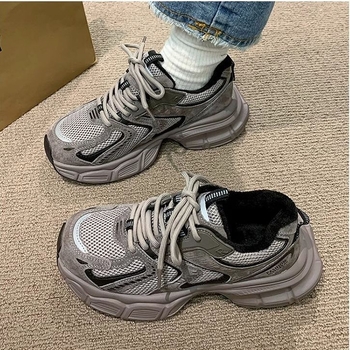 Pantofi Dad shoes cu partea superioară din PU artificial, respiranți, toc în clin de 3–5 cm, talpă din cauciuc turnată prin injecție