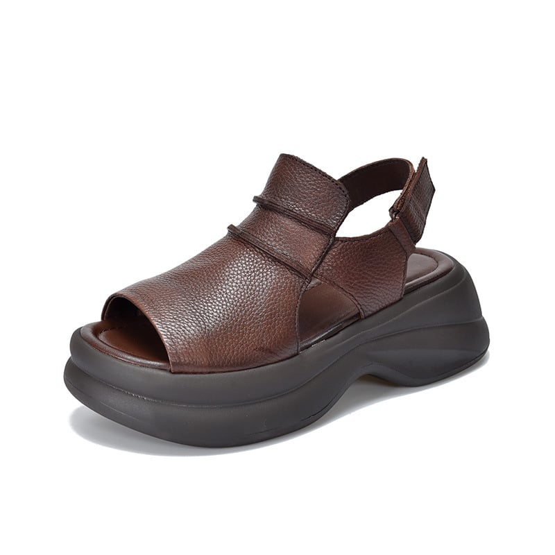 Platformos szandál hal formájú orral, elsőréteg bőrből, habgumival ellátott talp, 3-5 cm-es sarka, Velcro pánt, retro stílus