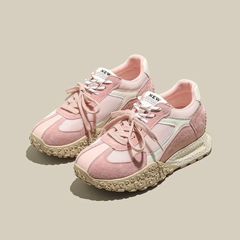 Pantofi sport tip Dad shoes: partea superioară din piele naturală și material textil, înălțime a tocului 6–8 cm, talpă din cauciuc, închidere cu șireturi