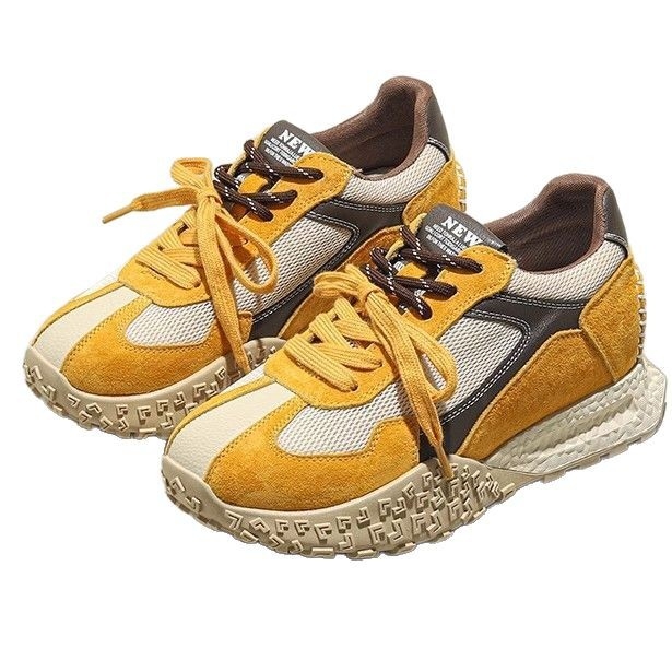 Pantofi sport tip Dad shoes: partea superioară din piele naturală și material textil, înălțime a tocului 6–8 cm, talpă din cauciuc, închidere cu șireturi