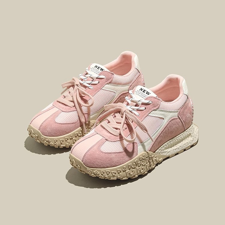 Pantofi sport tip Dad shoes: partea superioară din piele naturală și material textil, înălțime a tocului 6–8 cm, talpă din cauciuc, închidere cu șireturi