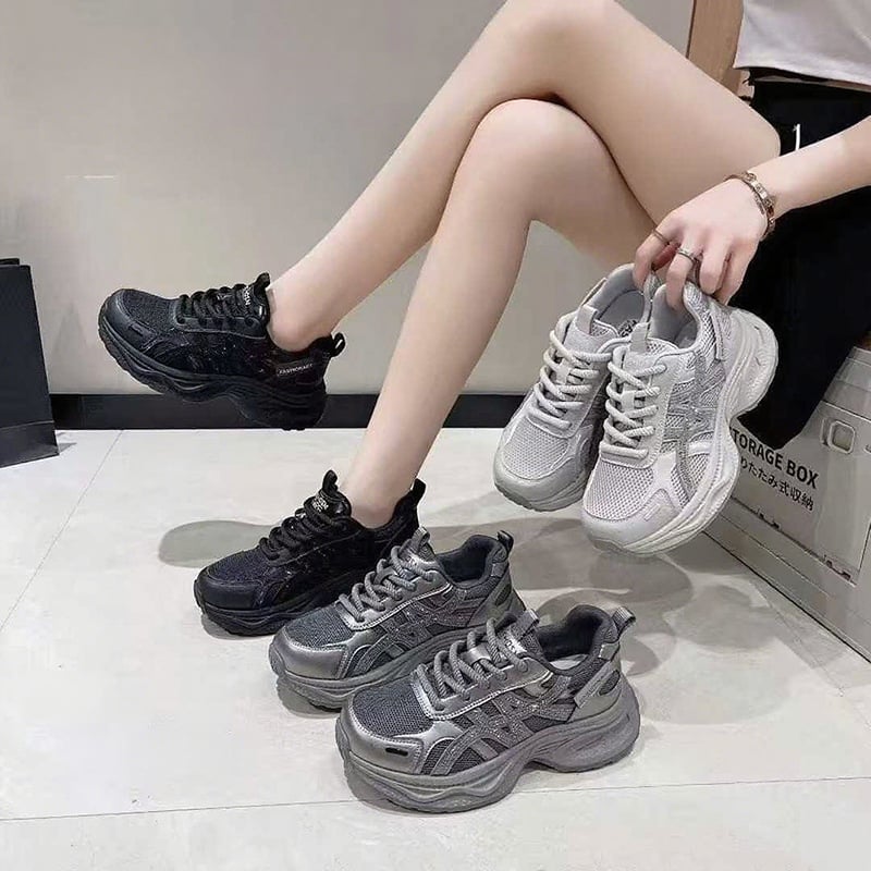 Ženske patike tip dad shoes - gornji dio od super vlakna, EVA potplat s injekcijskim oblikovanjem, peta 3–5 cm, vezanje na šnuru
