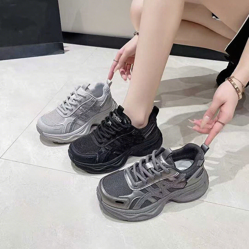 Ženske patike tip dad shoes - gornji dio od super vlakna, EVA potplat s injekcijskim oblikovanjem, peta 3–5 cm, vezanje na šnuru