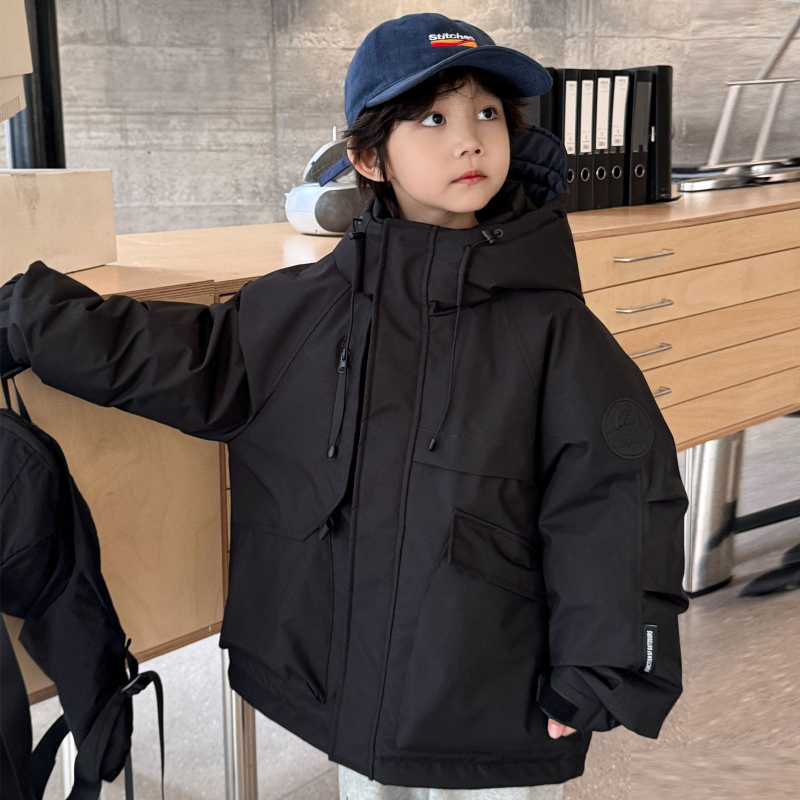 Kiskorúaknak szóló koreai stílusú tollkabát kapucnival, kacsa tollal töltve, poliészter külső, nylon bélés