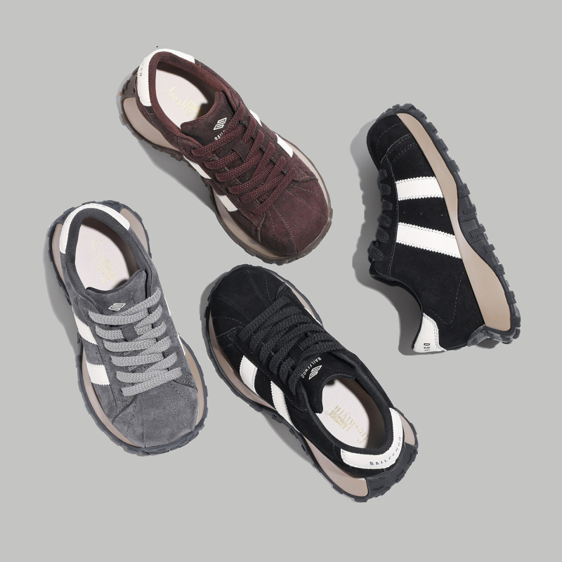 Ženske tenisice u stilu njemačke vojske s debelim potplatom, gornji dio od sintetičke kože/suede, okrugli vrh, niski đon 1–3 cm, vezanje, prugasti uzorak