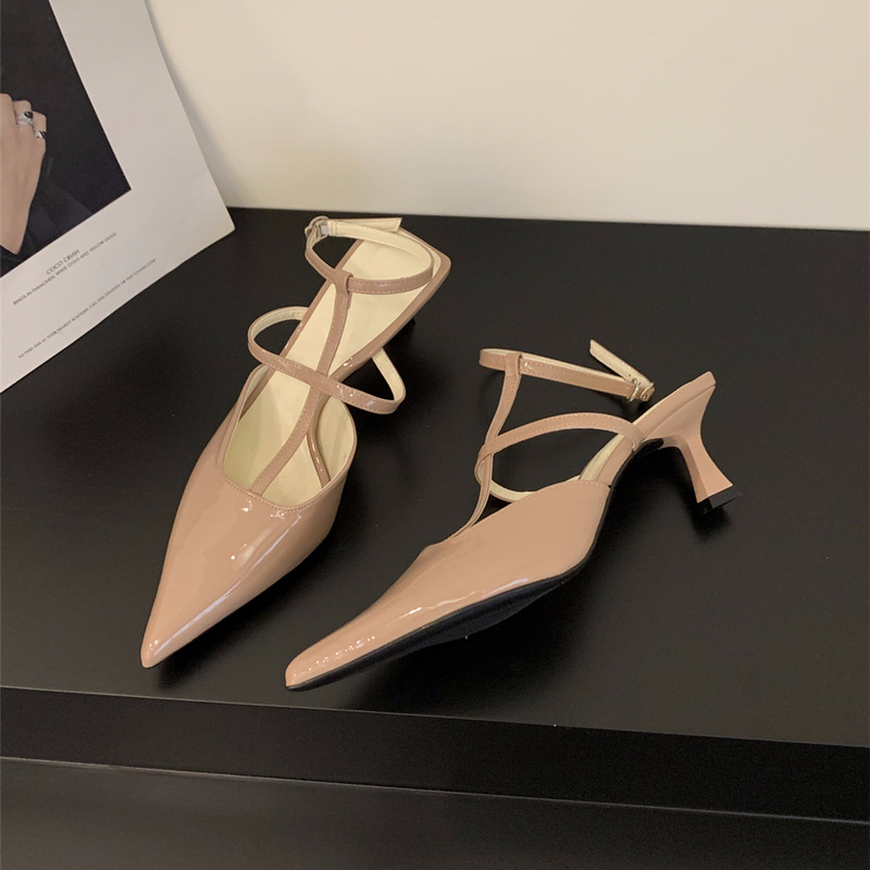 Sandale cu o curea, vârf ascuțit, partea din super fiber, talpă din cauciuc, închidere cu cataramă