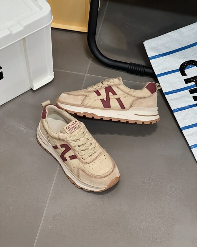 Női sportcipő vastag talppal, magasságot növelő dizájn, kültéri futáshoz és mindennapi viselethez, 2025 ősz; felsőrész: disznó bőr + műbőr + textil; kötés; sarokmagasság 3–5 cm