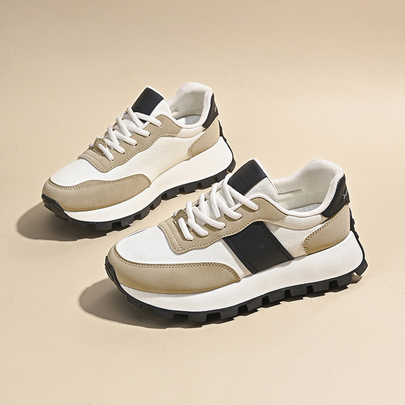 Platform cipő, koreai stílus, légies, 3–5 cm sarokmagasság, felső rész: szintetikus bőr, belső talp EVA, talp injektált PVC, zárás fűzőkkel, modell G6808