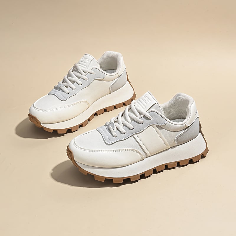 Platform cipő, koreai stílus, légies, 3–5 cm sarokmagasság, felső rész: szintetikus bőr, belső talp EVA, talp injektált PVC, zárás fűzőkkel, modell G6808