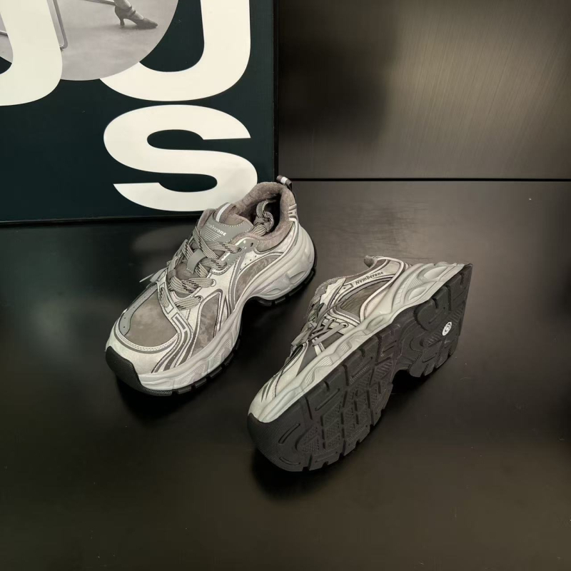 Női Velcro platformos sportcipő – alacsony felső rész, belső plüss bélés, mindennapi viseletre, melegen tart